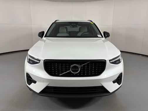 2026 Volvo XC40 B5 Ultra