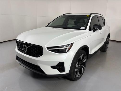 2026 Volvo XC40 B5 Ultra