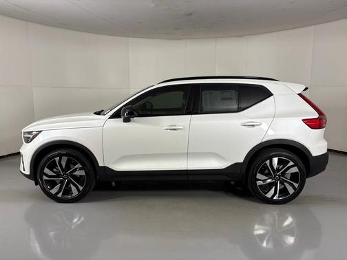 2026 Volvo XC40 B5 Ultra