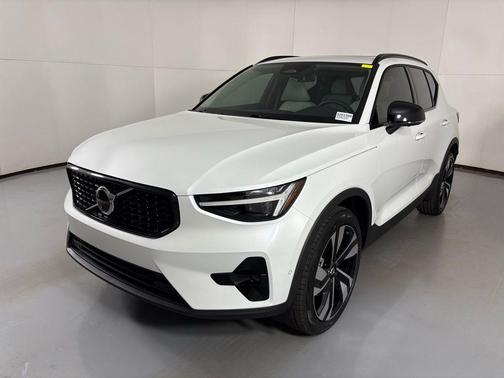 2026 Volvo XC40 B5 Ultra