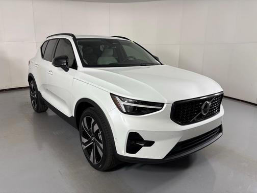 2026 Volvo XC40 B5 Ultra