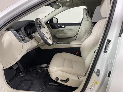 2025 Volvo XC60 Plug-In Hybrid T8 Plus