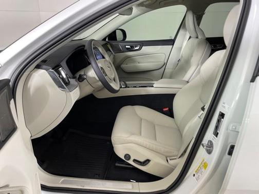 2024 Volvo XC60 Recharge Plug-In Hybrid T8 Plus Dark Theme