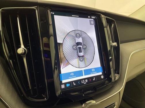 2024 Volvo XC60 Recharge Plug-In Hybrid T8 Plus Dark Theme