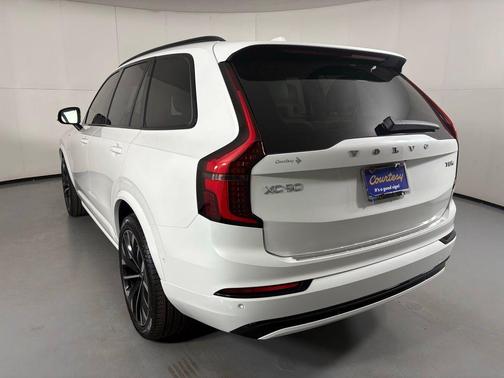 Crystal White Pearl 2026 Volvo XC90 Plug-In Hybrid T8 Ultra Dark Theme 7-Seater