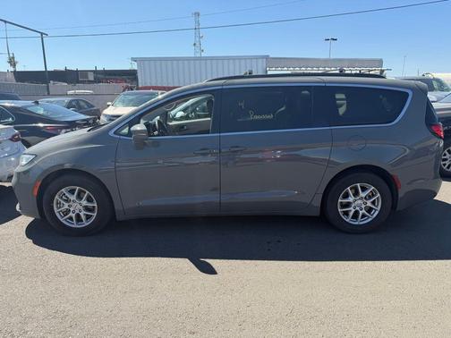 Ceramic Gray Clearcoat 2022 Chrysler Pacifica Touring-L
