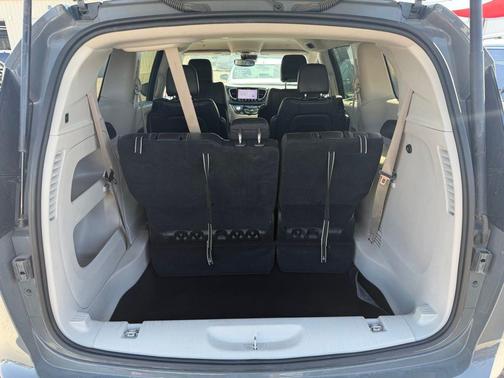 Ceramic Gray Clearcoat 2022 Chrysler Pacifica Touring-L