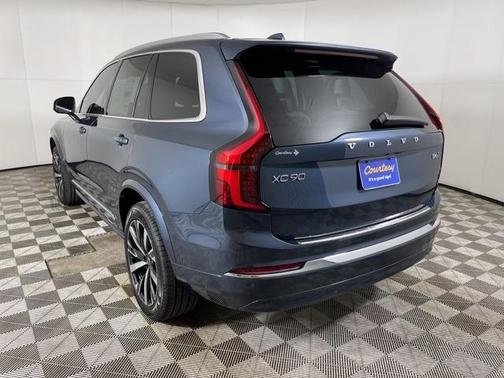 2025 Volvo XC90 B6 Core