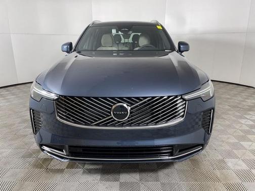 2025 Volvo XC90 B6 Core