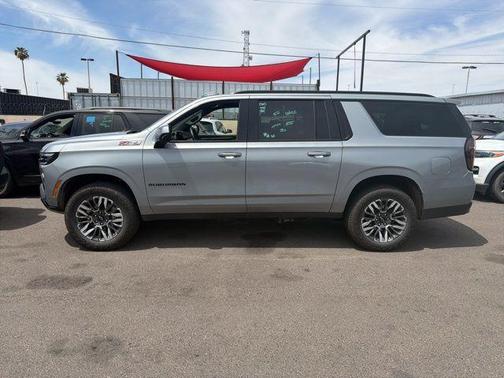 Sterling Gray Metallic 2025 Chevrolet Suburban Z71