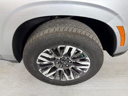 Sterling Gray Metallic 2025 Chevrolet Suburban Z71