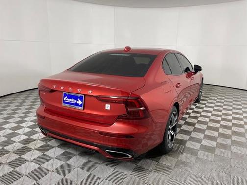 Photo 4 of 41 of 2020 Volvo S60 Hybrid T8 R-Design