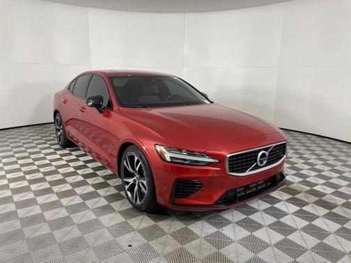 Photo 2 of 41 of 2020 Volvo S60 Hybrid T8 R-Design