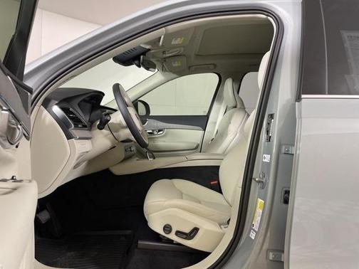 2025 Volvo XC90 Plug-In Hybrid T8 Plus 7-Seater
