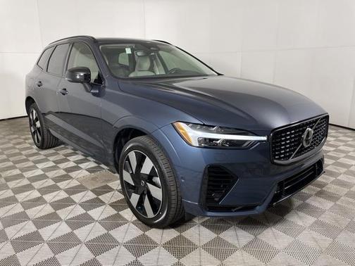 2025 Volvo XC60 Plug-In Hybrid T8 Plus
