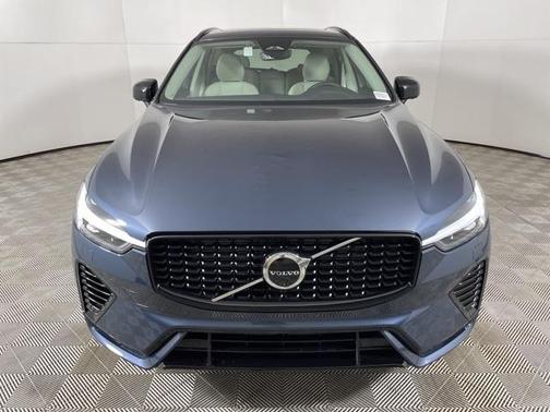 2025 Volvo XC60 Plug-In Hybrid T8 Plus