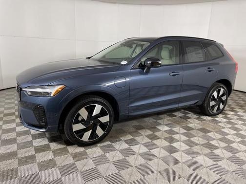 2025 Volvo XC60 Plug-In Hybrid T8 Plus