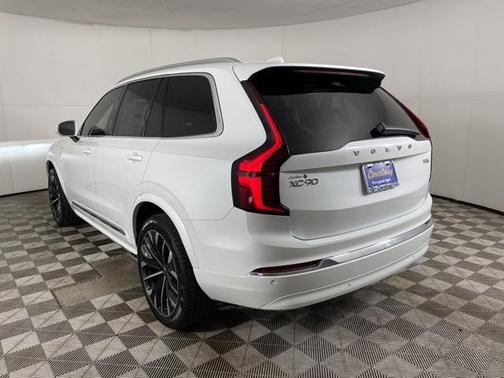 2025 Volvo XC90 Plug-In Hybrid T8 Core 7-Seater