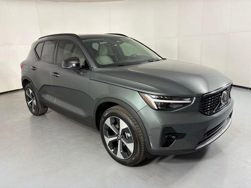 2026 Volvo XC40 B5 Plus