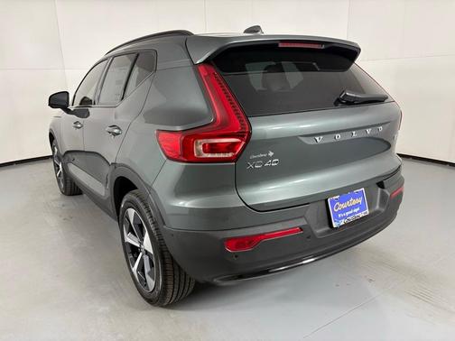 2026 Volvo XC40 B5 Plus
