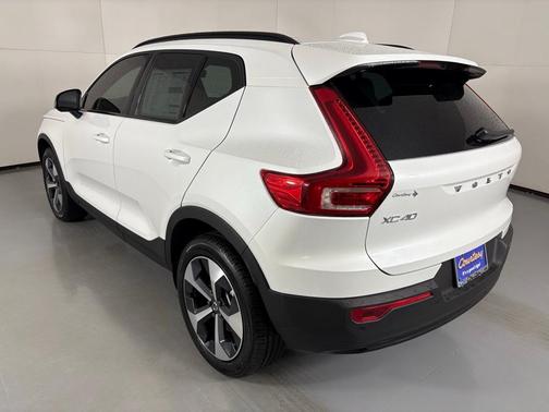 2026 Volvo XC40 B4 Plus