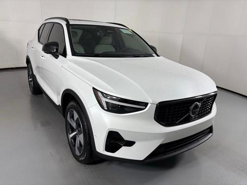 2026 Volvo XC40 B4 Plus