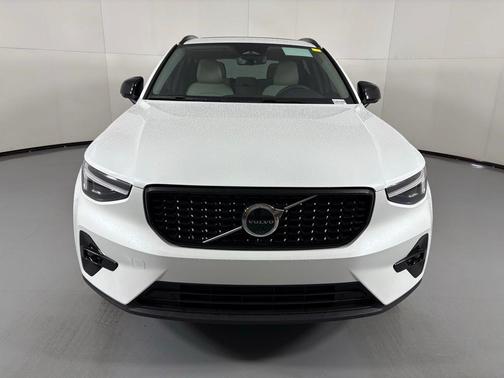 2026 Volvo XC40 B4 Plus