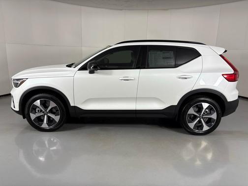 2026 Volvo XC40 B4 Plus