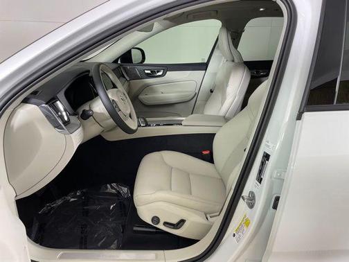 2024 Volvo XC60 Recharge Plug-In Hybrid T8 Plus Dark Theme