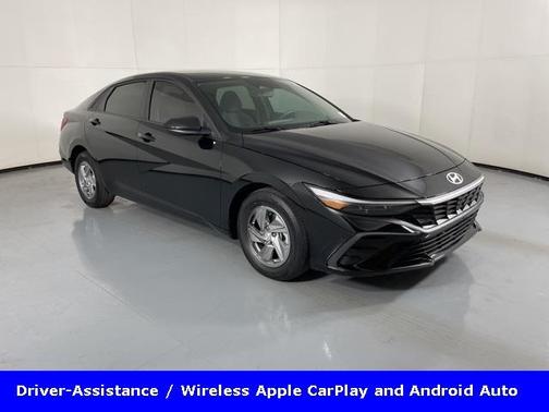 2024 Hyundai ELANTRA SE
