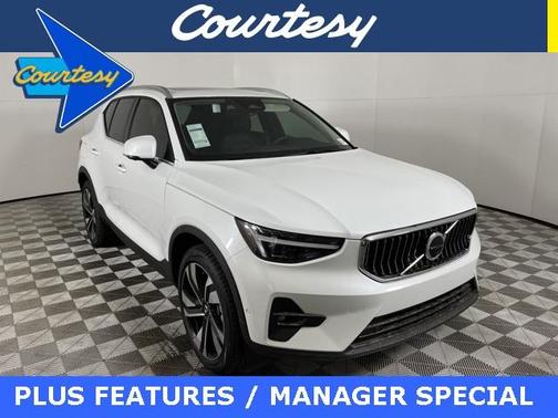 2025 Volvo XC40 B5 Plus Bright Theme