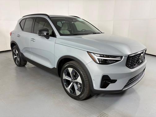 2026 Volvo XC40 B4 Plus
