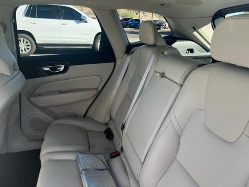 2022 Volvo XC60 B5 Inscription