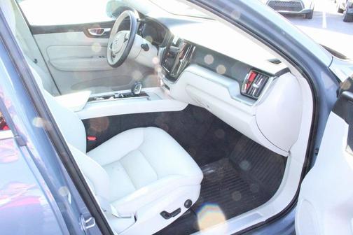 2023 Volvo XC60 B5 Core