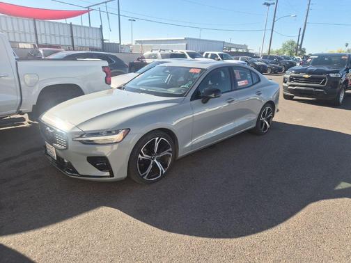 2024 Volvo S60 B5 Core Dark Theme