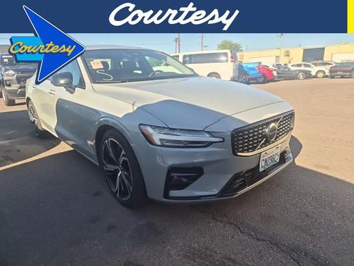 2024 Volvo S60 B5 Core Dark Theme