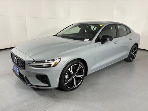 Gray 2024 Volvo S60 B5 Core Dark Theme