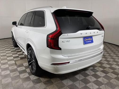 2025 Volvo XC90 Plug-In Hybrid T8 Plus 7-Seater