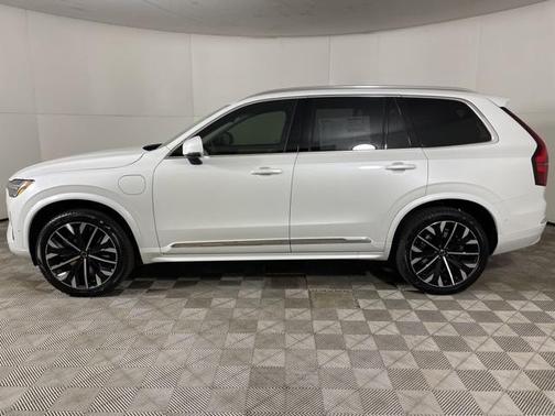 2025 Volvo XC90 Plug-In Hybrid T8 Plus 7-Seater