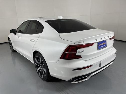 2022 Volvo S60 B5 Momentum
