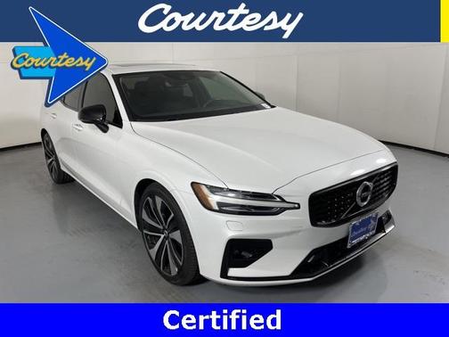 2022 Volvo S60 B5 Momentum