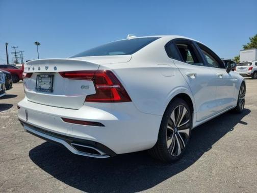 2022 Volvo S60 B5 Momentum