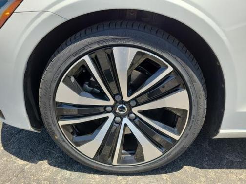 2022 Volvo S60 B5 Momentum
