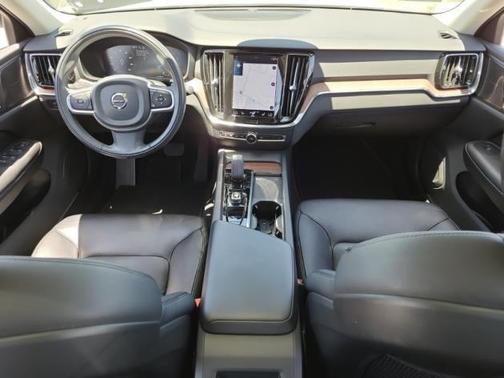 2022 Volvo S60 B5 Momentum