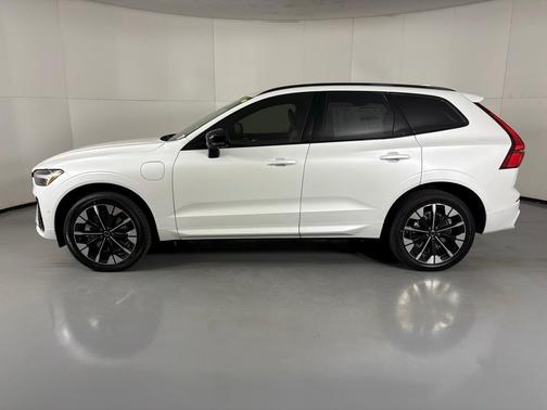 2026 Volvo XC60 Plug-In Hybrid T8 Plus