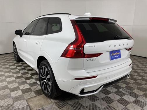 2025 Volvo XC60 B5 AWD Plus