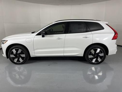 2025 Volvo XC60 Plug-In Hybrid T8 Plus