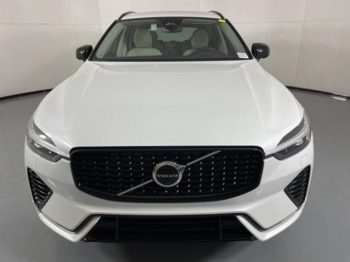 2025 Volvo XC60 Plug-In Hybrid T8 Plus