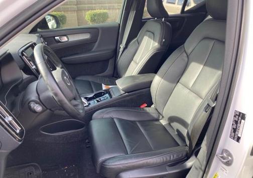 2023 Volvo XC40 B4 Plus Dark Theme