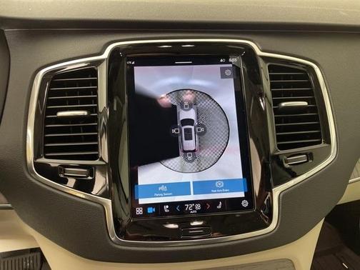 2025 Volvo XC90 B5 Plus